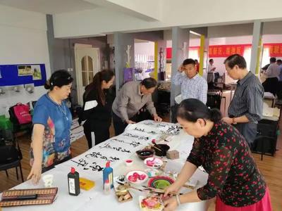 河北保定:蓮池區(qū)老干部局開(kāi)展&ldquo;迎國(guó)慶&rdquo;書(shū)畫(huà)進(jìn)社區(qū)活動(dòng)